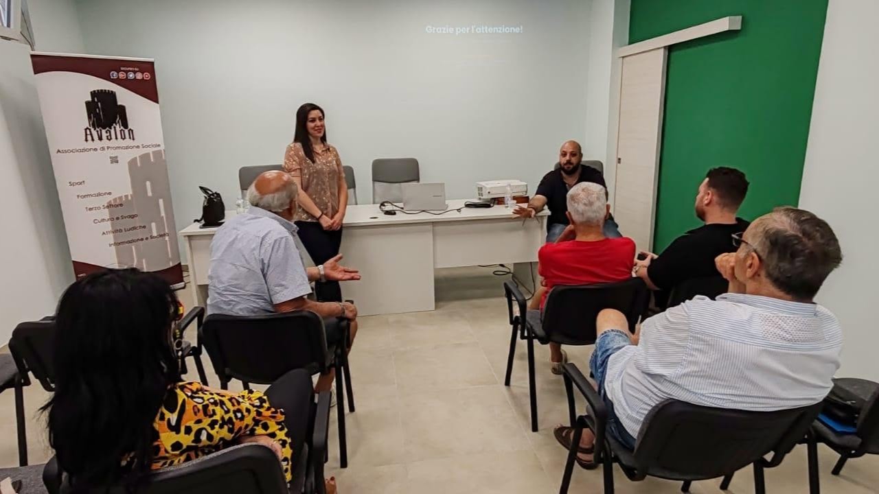 Educazione digitale e nuovi media — Associazione di Promozione Sociale Avalon