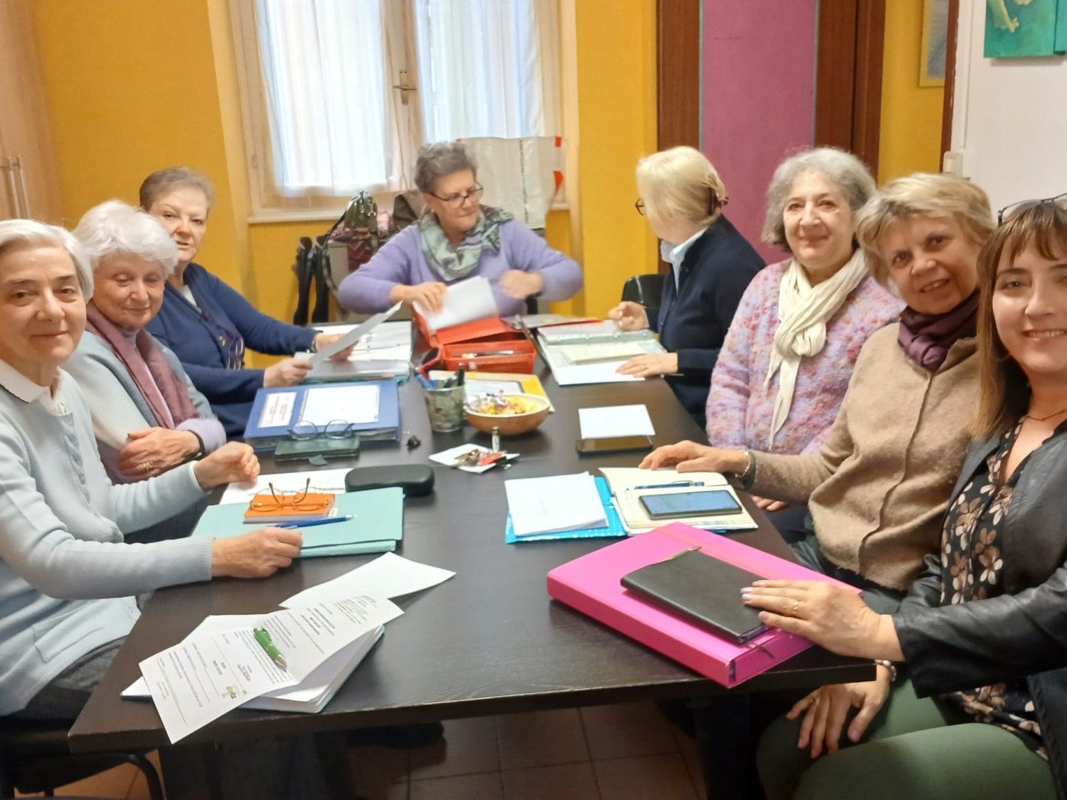 Colloqui e conduzione dei casi, gestione guardaroba, collaborazione con le educatrici nelle comunità mamma-bambino — CENTRO DI AIUTO ALLA VITA ODV COMO